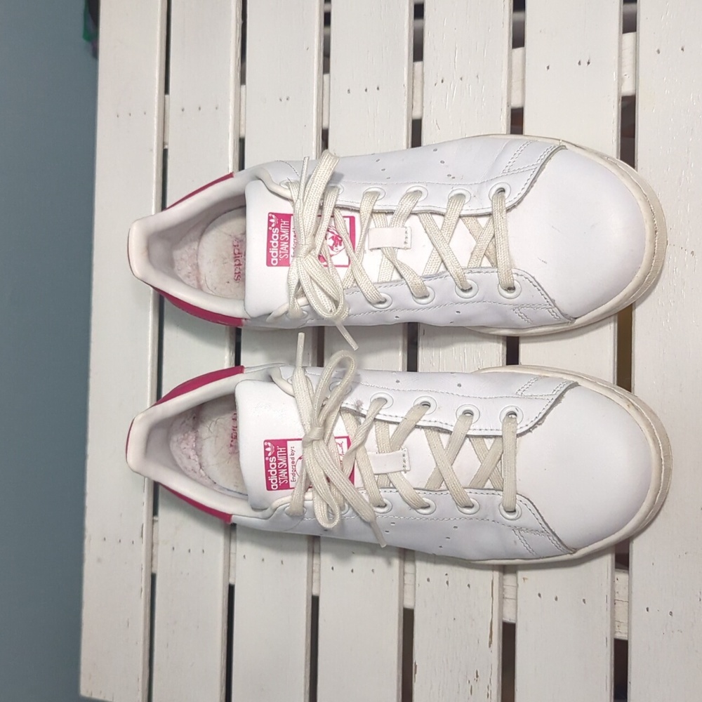 Adidas Stan Smith size 7 ( neutral)